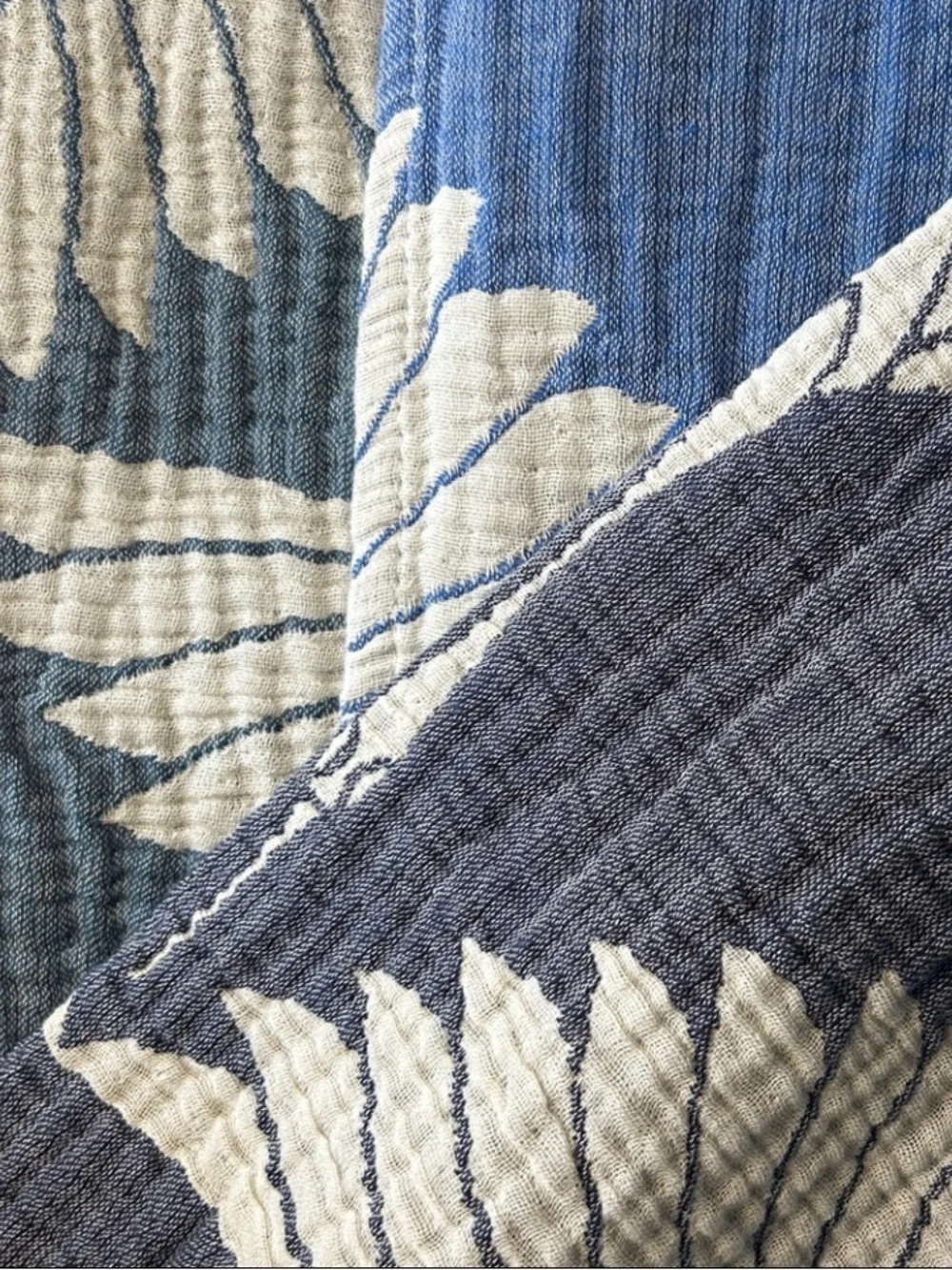 Viral 2026 Birds Jacquard Weave Reversible New With Tags 55 x 75 Soundside Blue